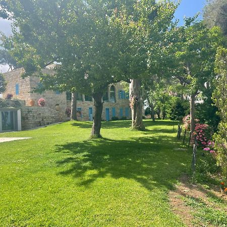 Hotel Al Bustan Beit Mery Bagian luar foto