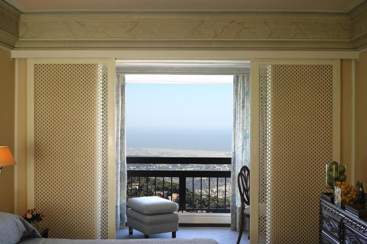 Hotel Al Bustan Beit Mery Bagian luar foto