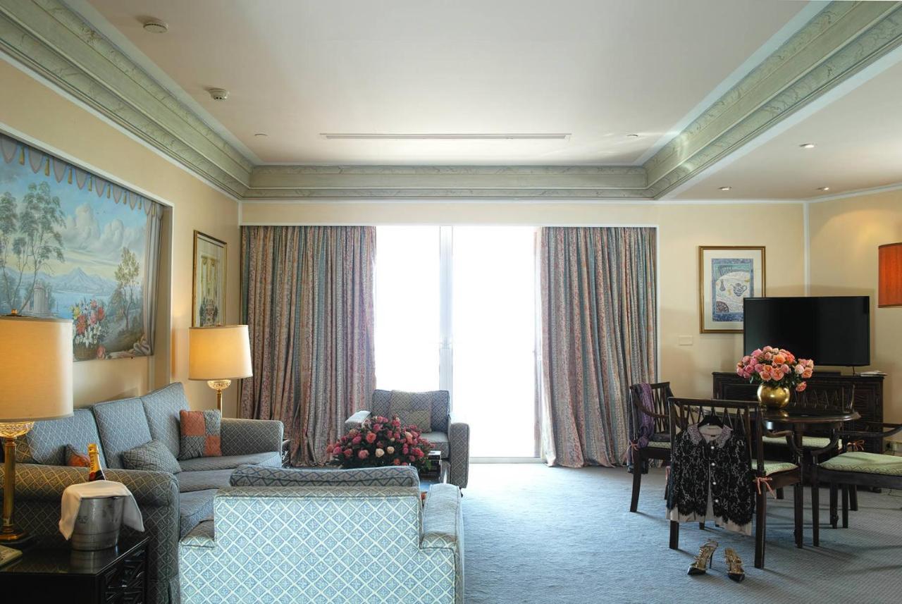 Hotel Al Bustan Beit Mery Bagian luar foto