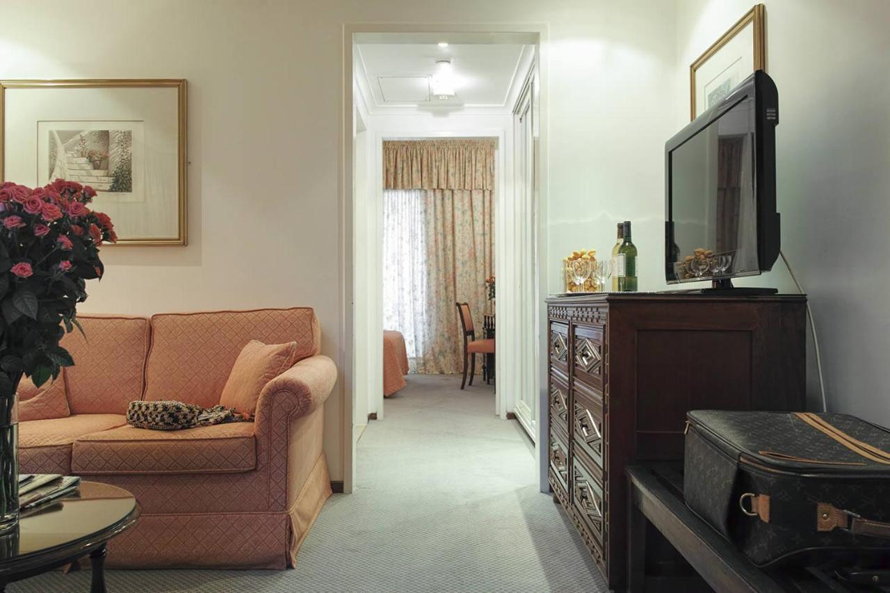 Hotel Al Bustan Beit Mery Bagian luar foto