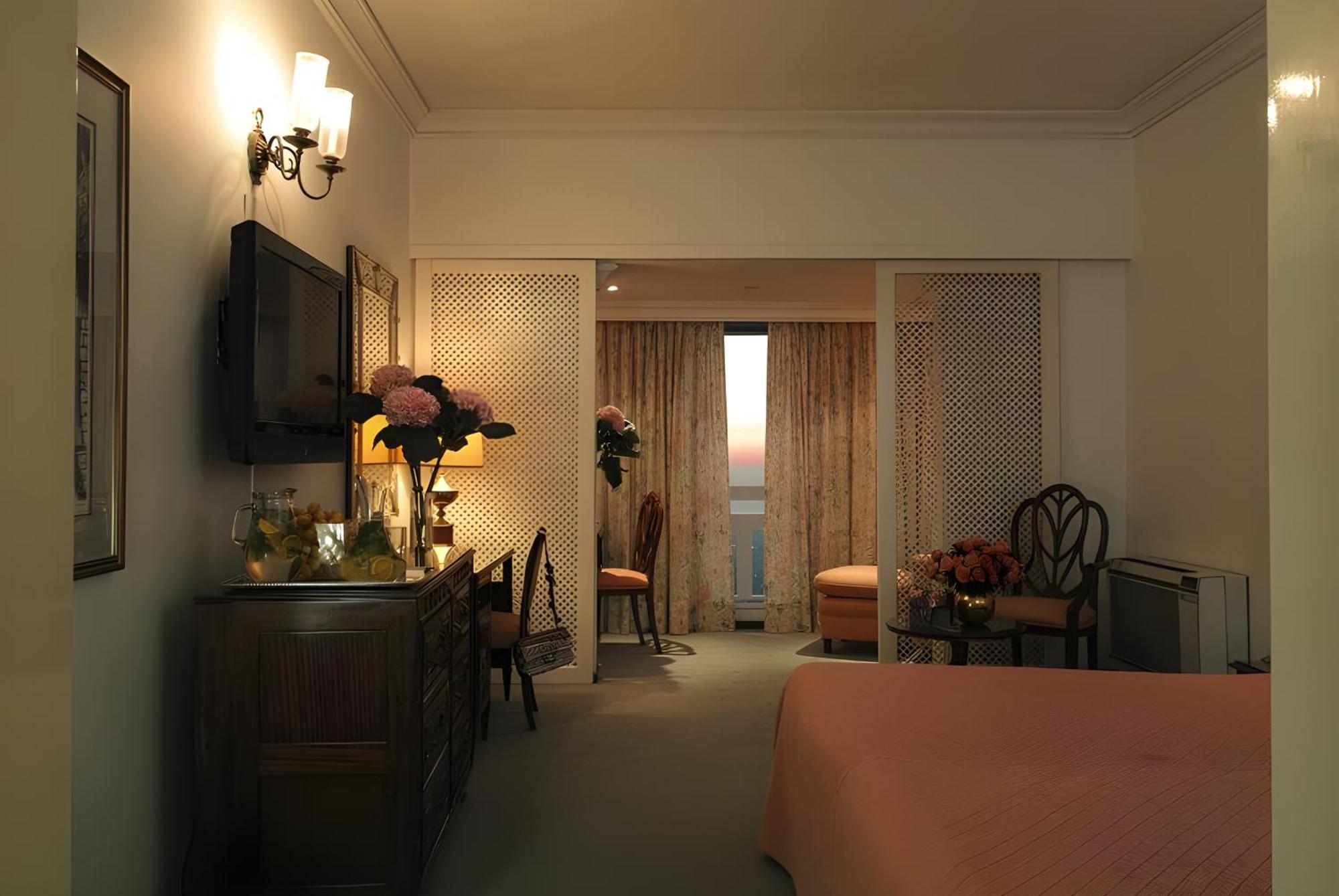 Hotel Al Bustan Beit Mery Bagian luar foto