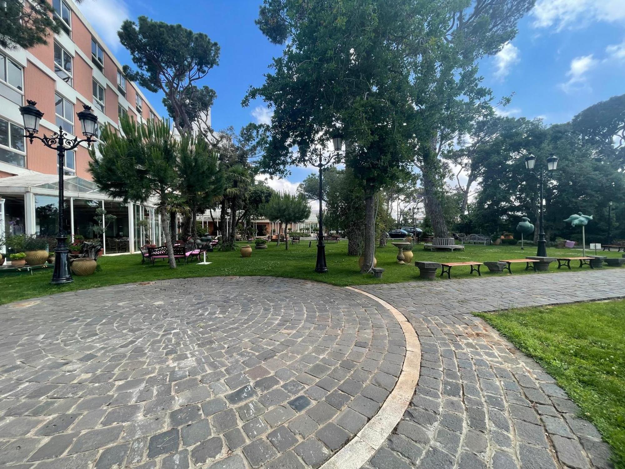 Hotel Al Bustan Beit Mery Bagian luar foto