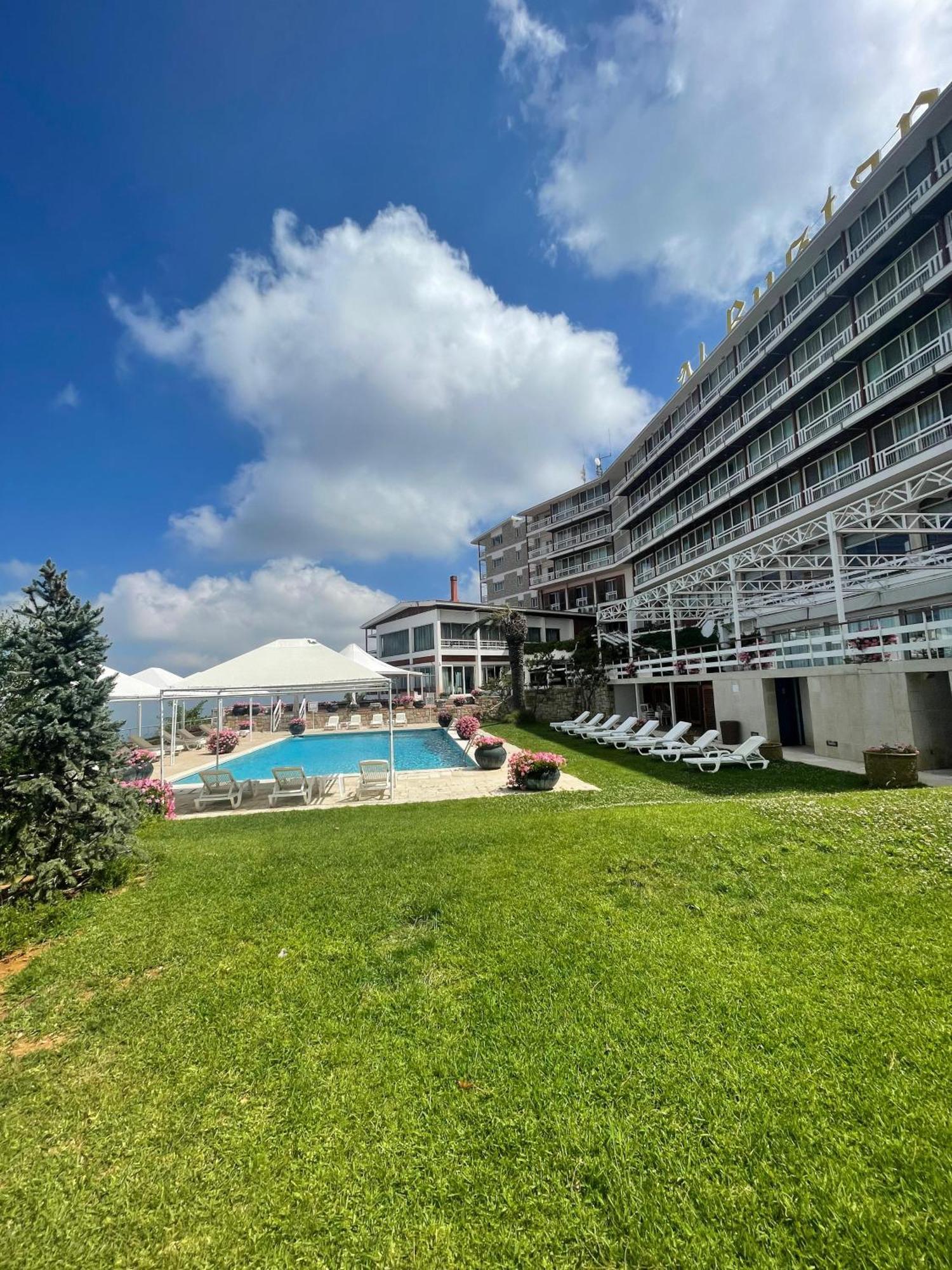 Hotel Al Bustan Beit Mery Bagian luar foto
