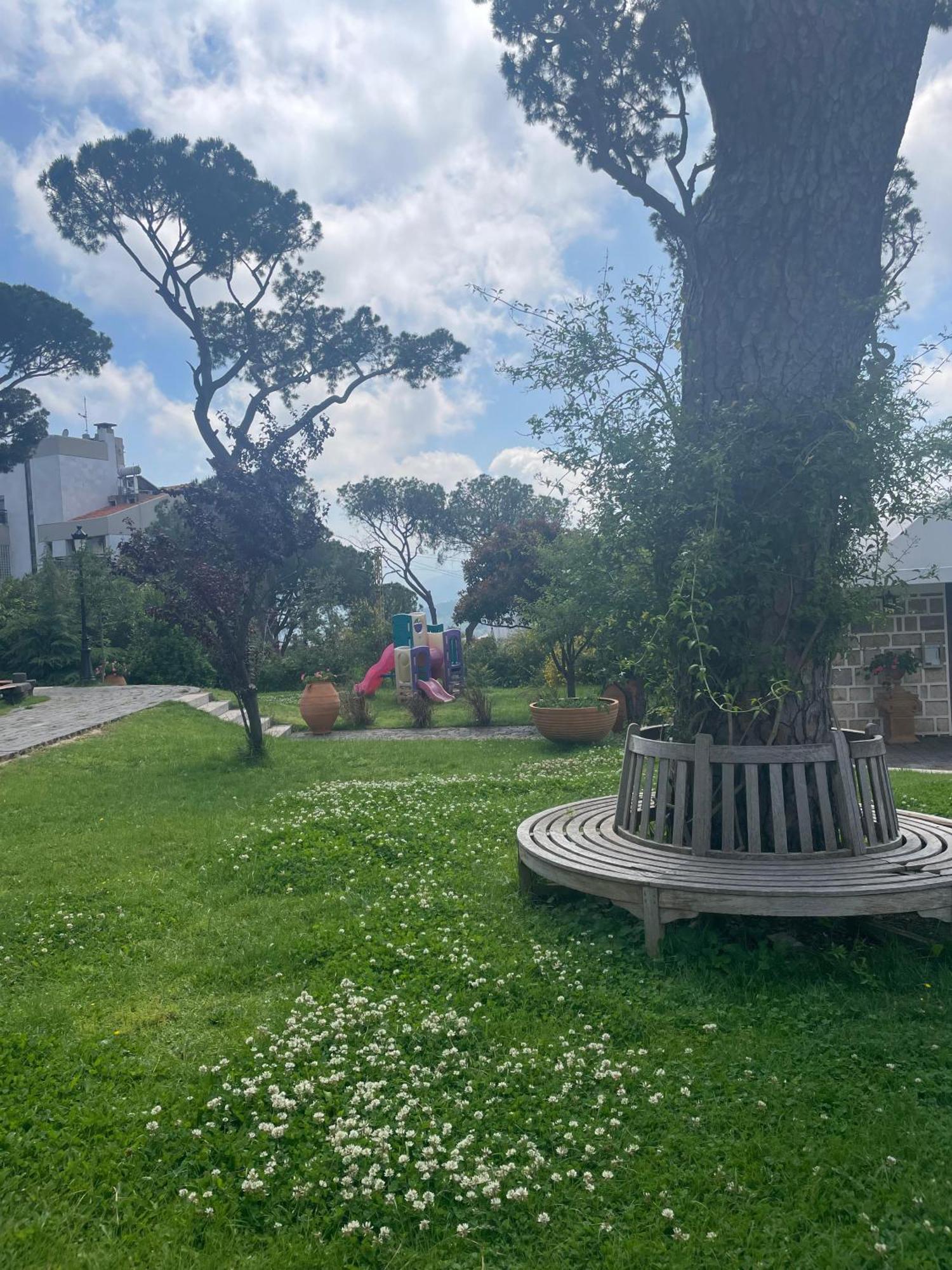 Hotel Al Bustan Beit Mery Bagian luar foto