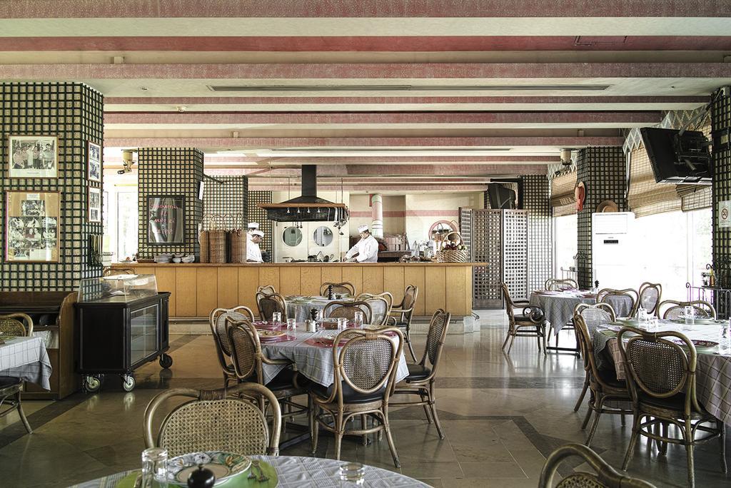 Hotel Al Bustan Beit Mery Bagian luar foto