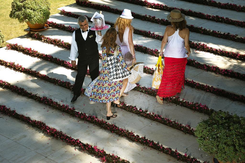 Hotel Al Bustan Beit Mery Bagian luar foto