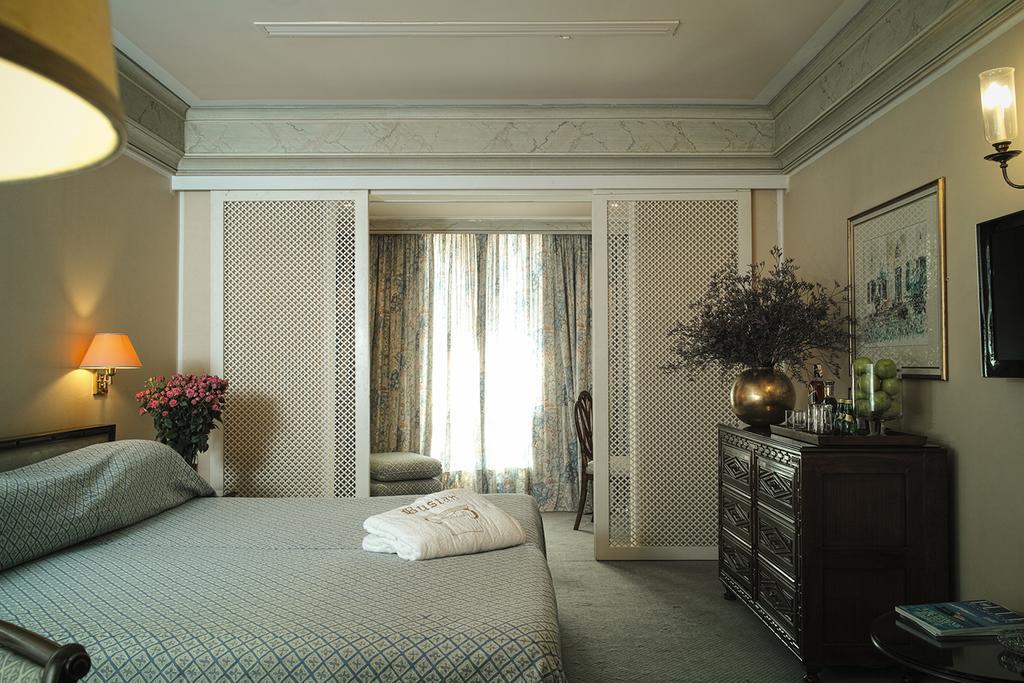 Hotel Al Bustan Beit Mery Bagian luar foto