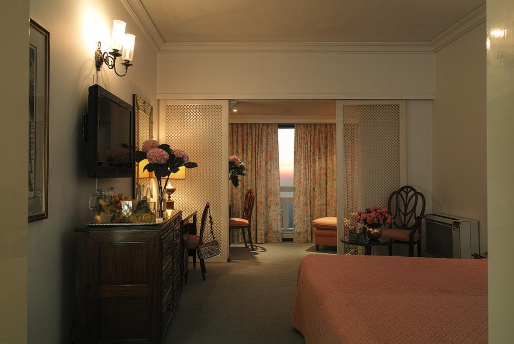 Hotel Al Bustan Beit Mery Bagian luar foto