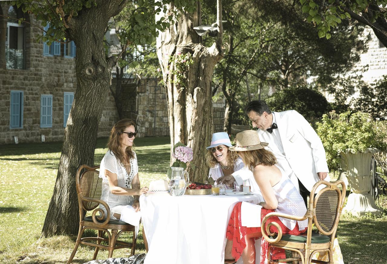 Hotel Al Bustan Beit Mery Bagian luar foto
