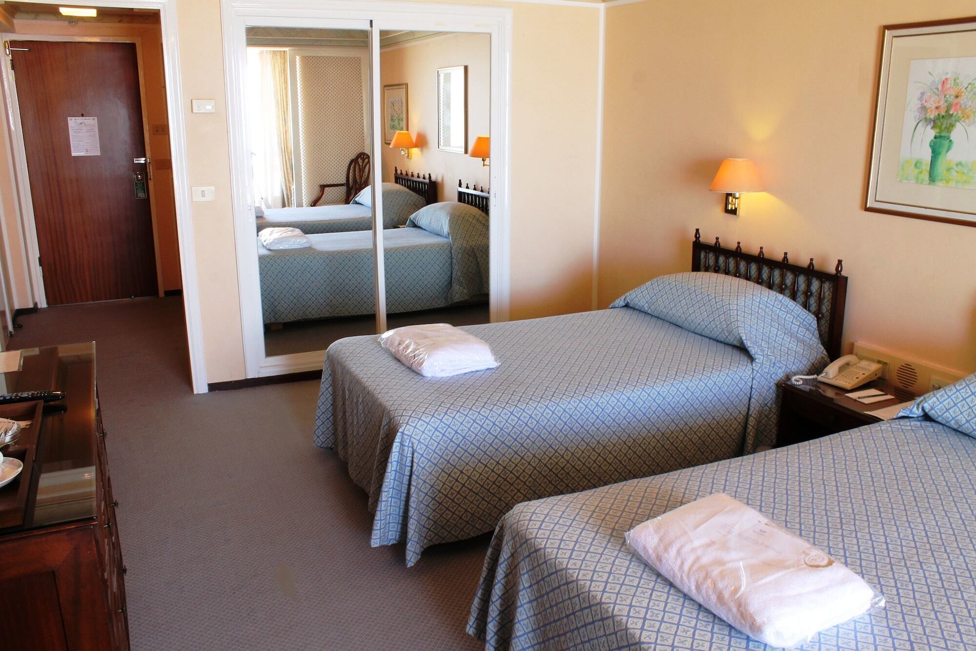 Hotel Al Bustan Beit Mery Bagian luar foto