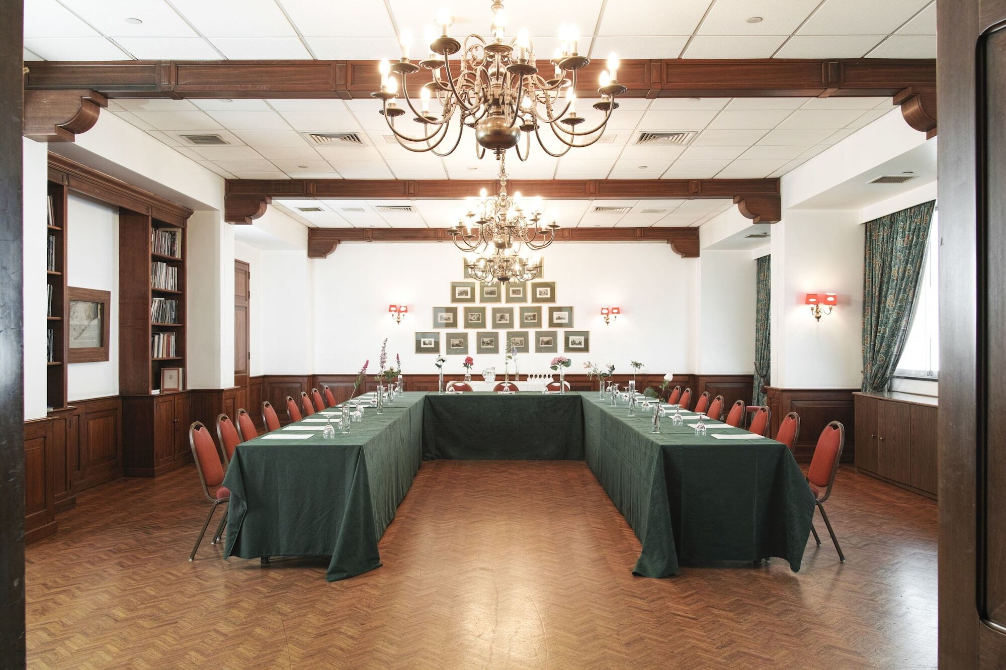 Hotel Al Bustan Beit Mery Bagian luar foto