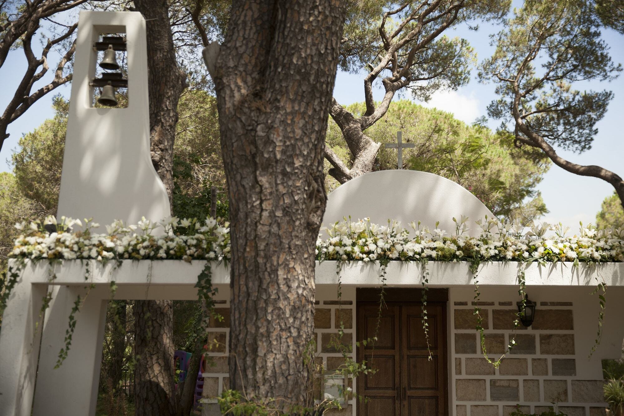 Hotel Al Bustan Beit Mery Bagian luar foto
